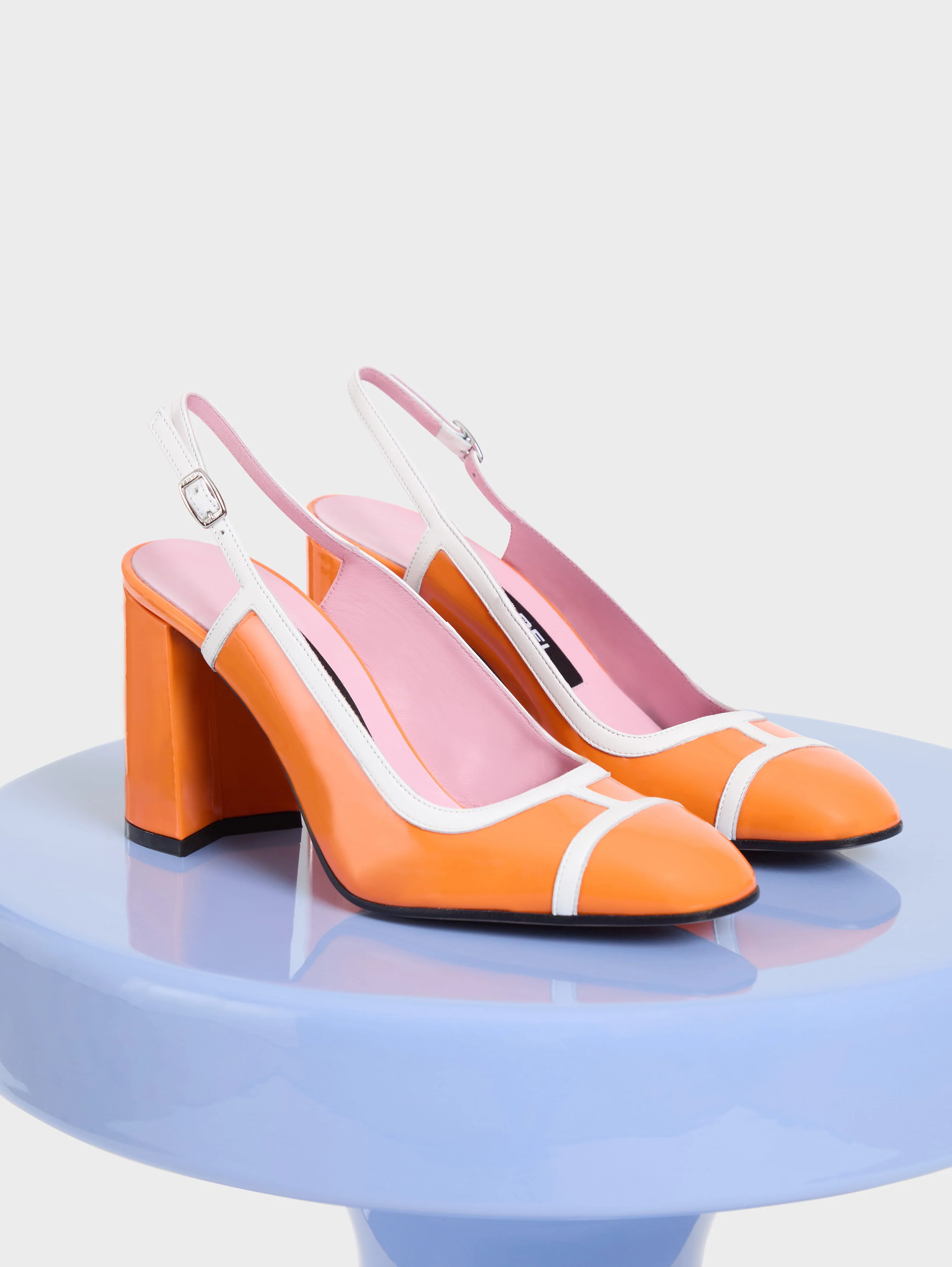 Alizee - Escarpins slingback cuir verni orange et blanc - Image 4