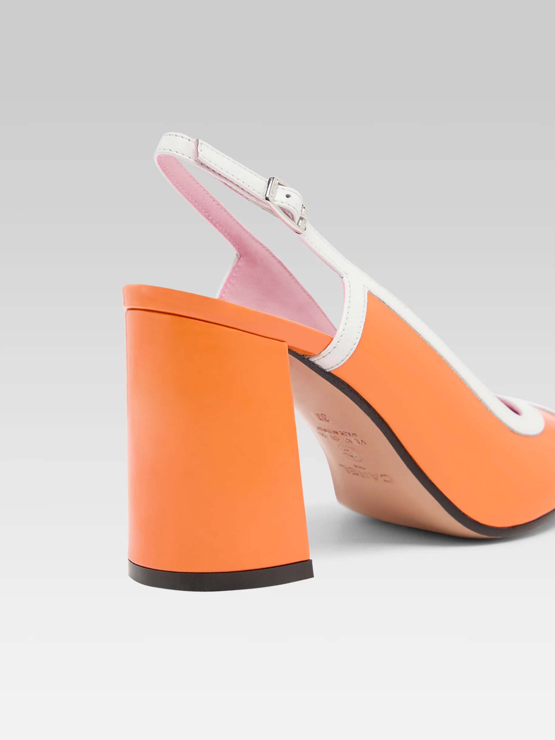 Alizee - Escarpins slingback cuir verni orange et blanc - Image 7