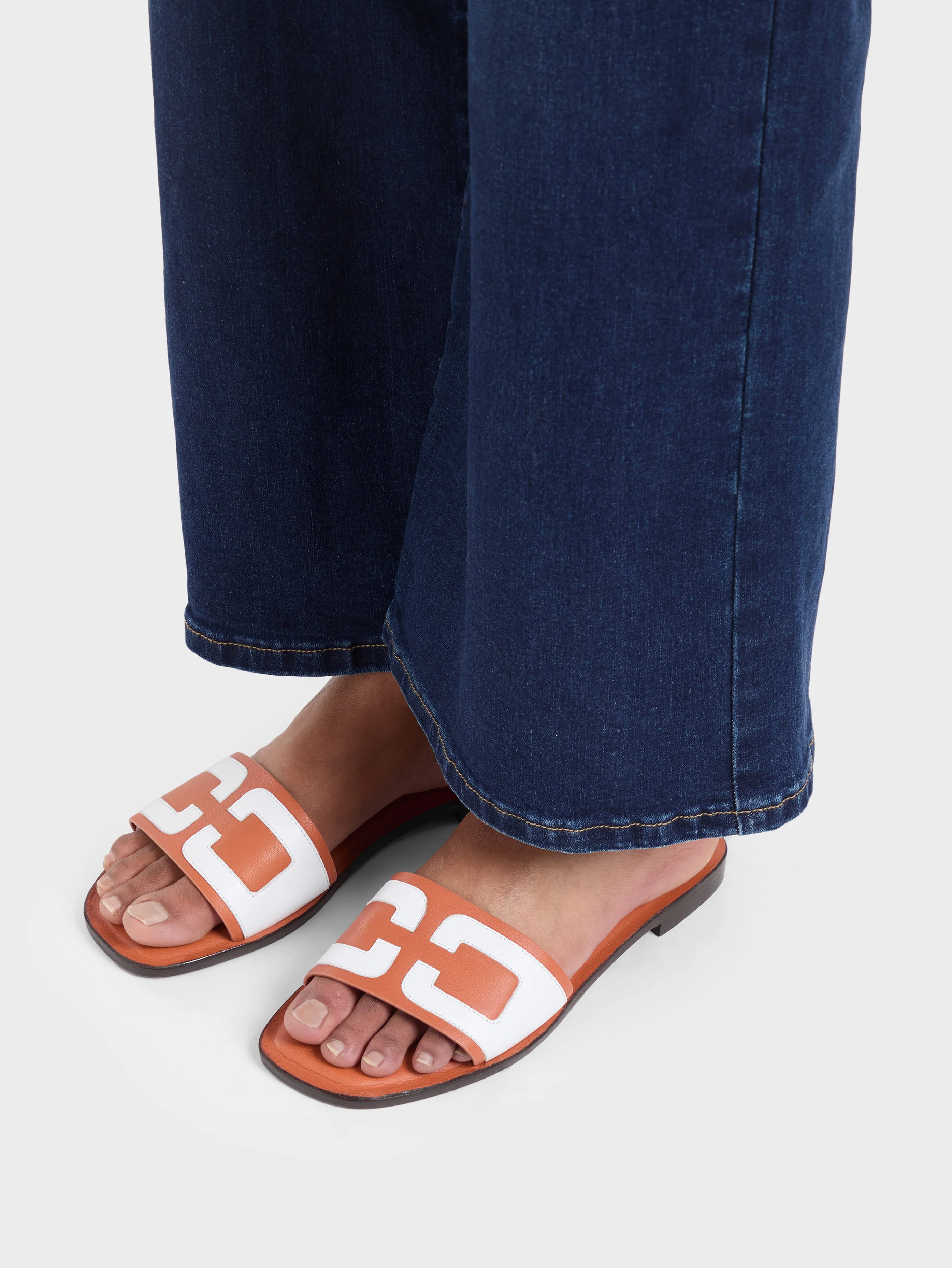 Brasilia - Mules plates cuir orange et blanc - Image 6