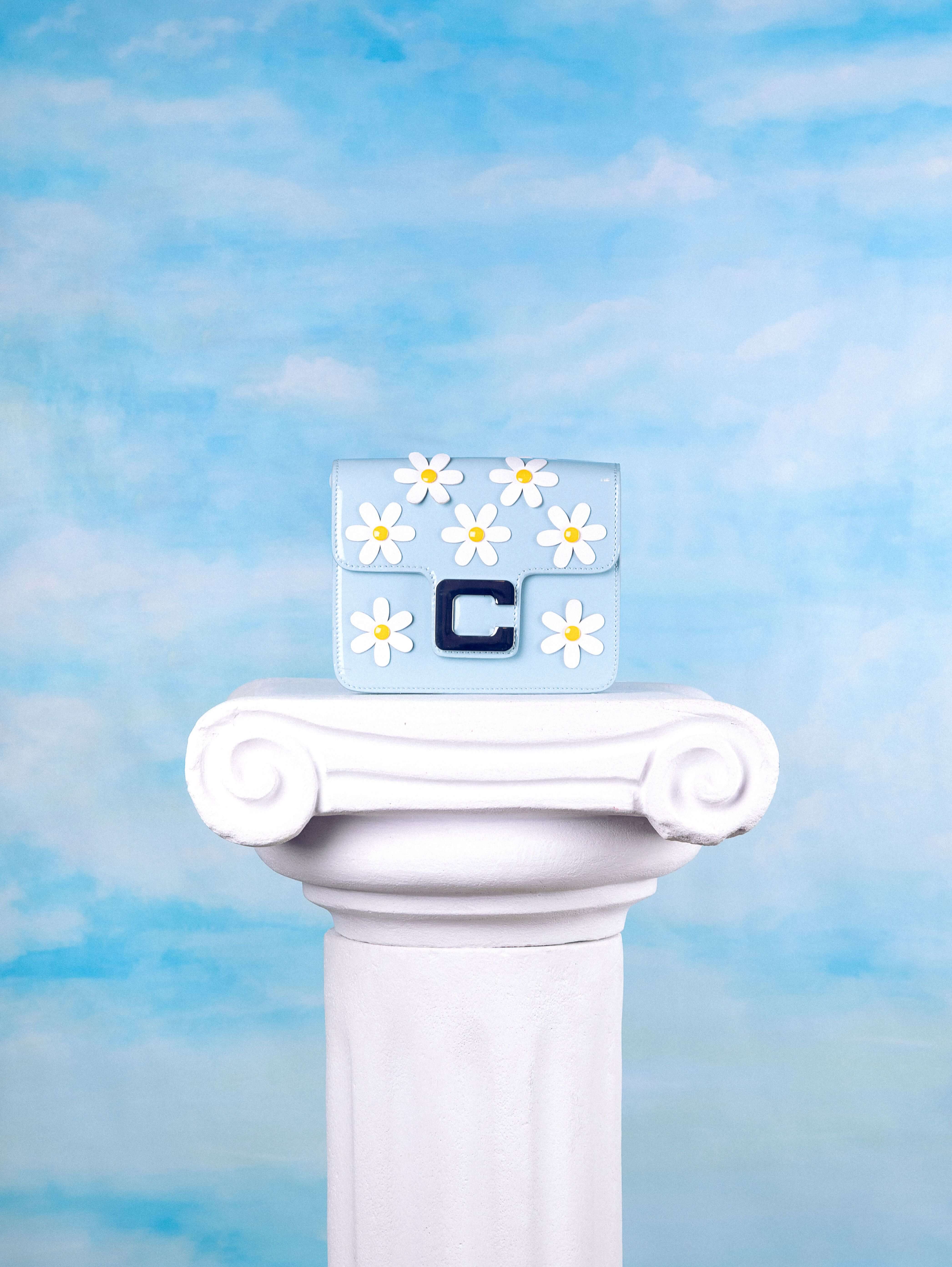 Daisy M - Sac cuir verni bleu clair et marguerites - Image 3