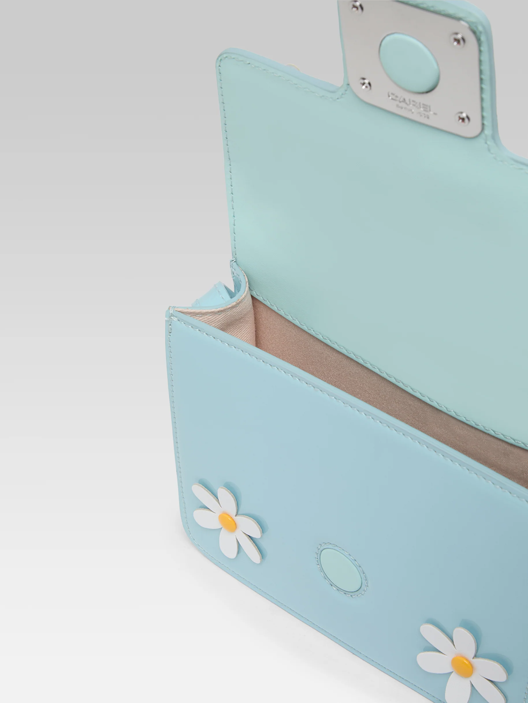 Daisy M - Sac cuir verni bleu clair et marguerites - Image 4