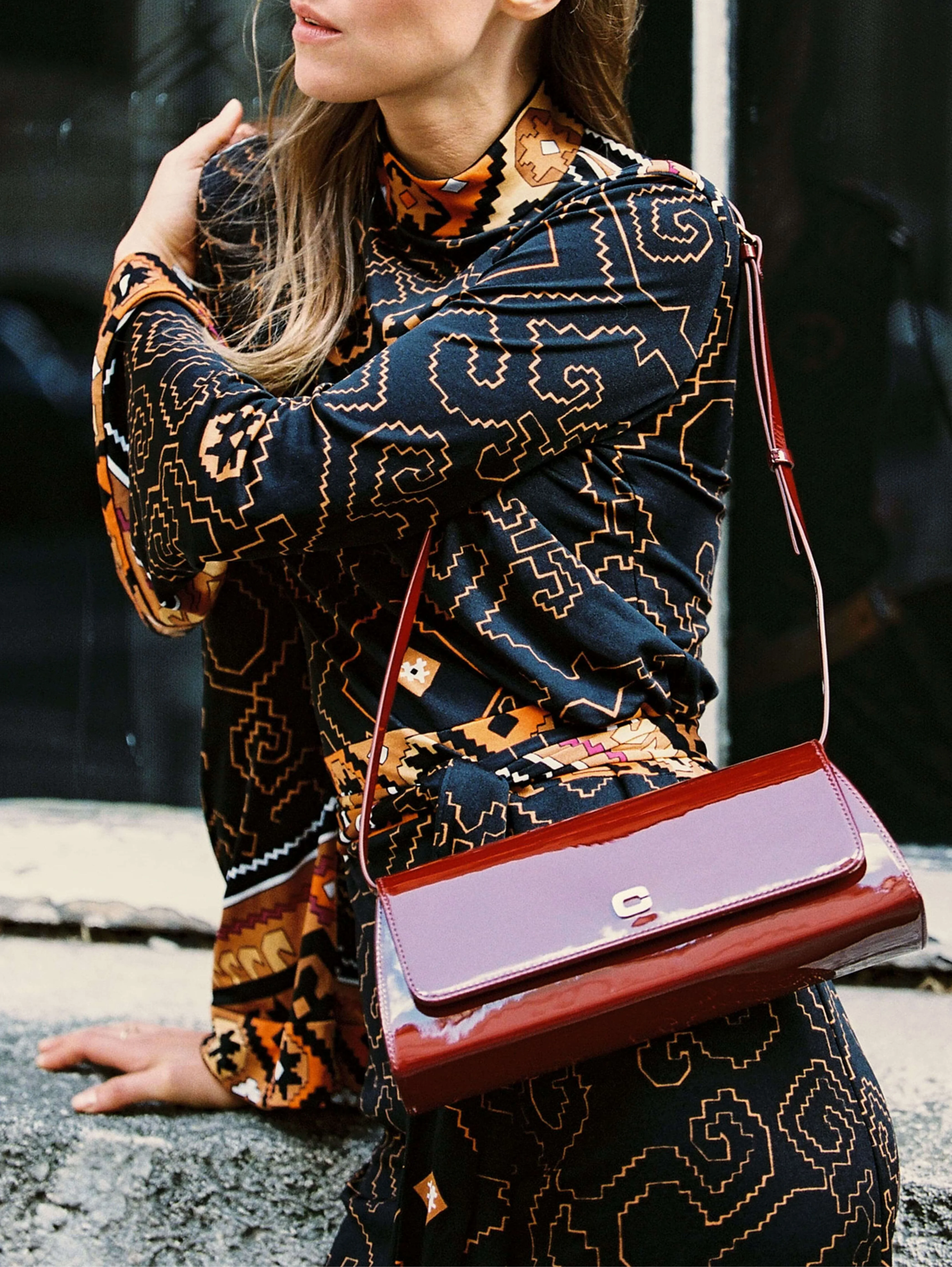 Madeleine - Sac épaule cuir verni bordeaux - Image 6